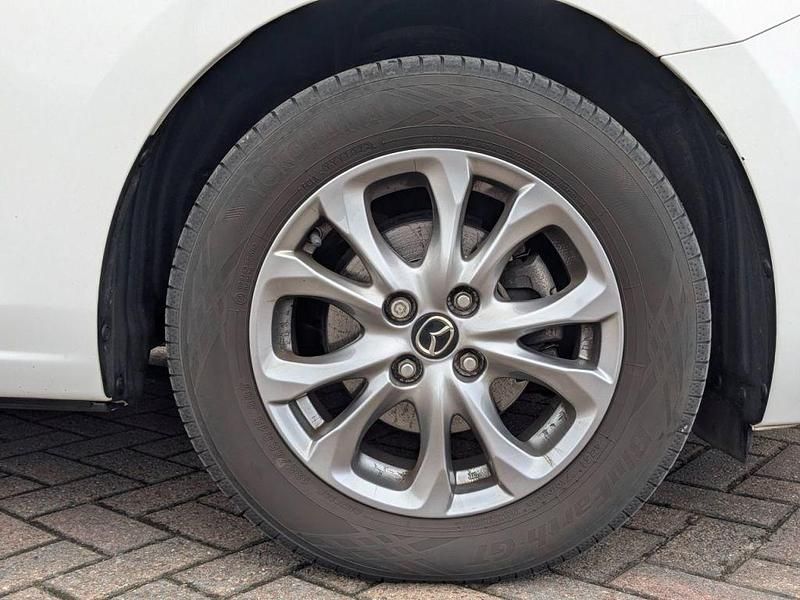 Used Mazda 2 75 HP (55 kW) 2022 White Hatchback