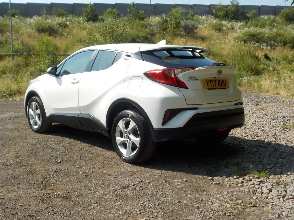 Used Toyota C-HR 116 HP (85 kW) 2017 White SUV
