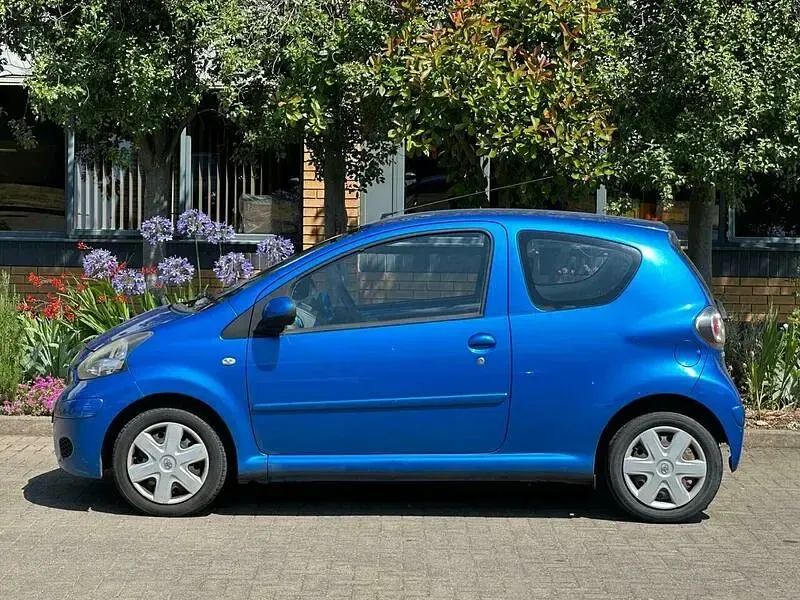 Used Toyota Aygo 67 HP (49 kW) 2009 Blue Hatchback