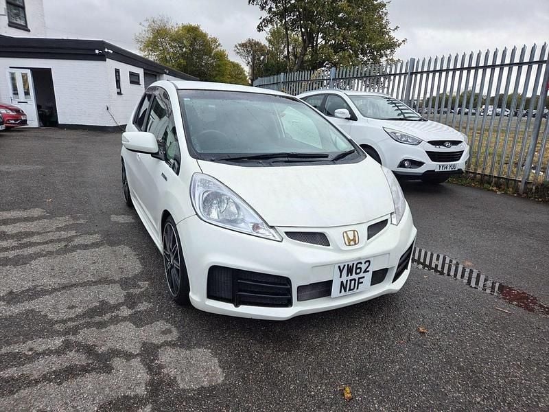 Used Honda Fit 102 HP (75 kW) 2025 Silver Hatchback