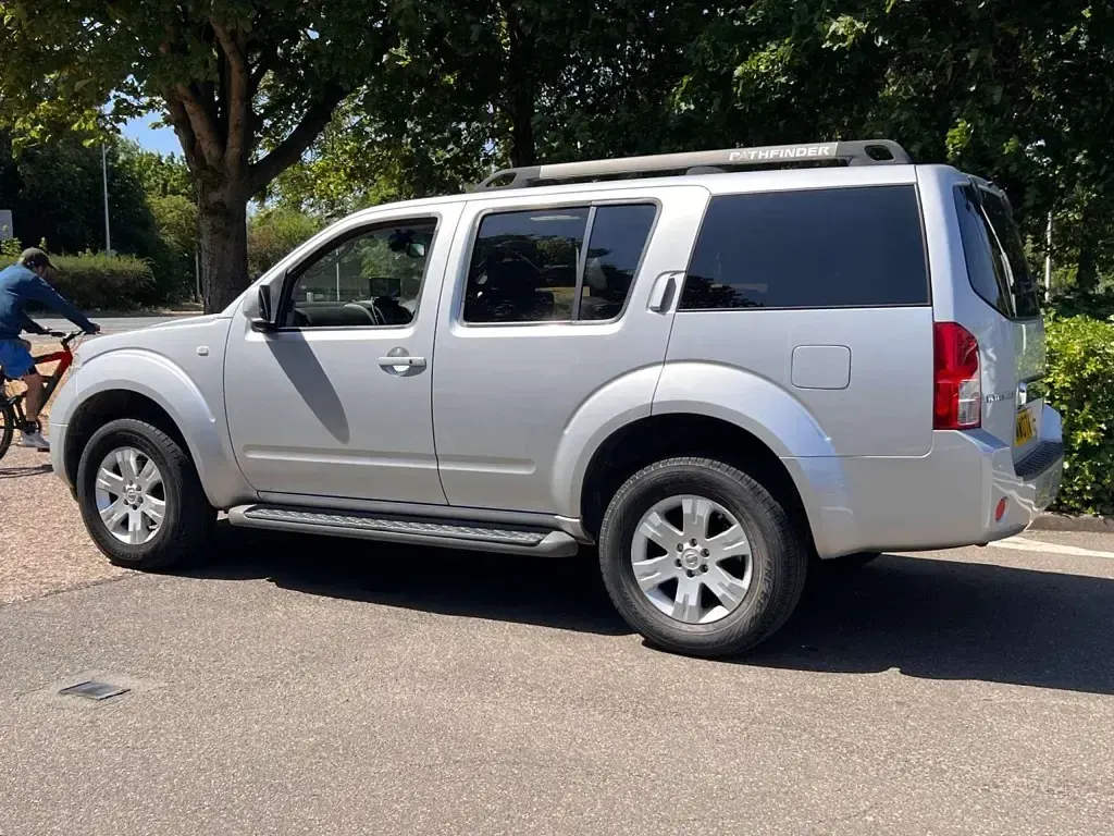 Used Nissan Pathfinder 174 HP (127 kW) 2007 Silver SUV