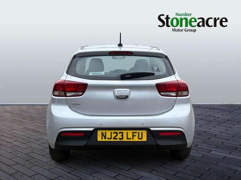 Used Kia Rio 101 HP (74 kW) 2023 Silver Hatchback