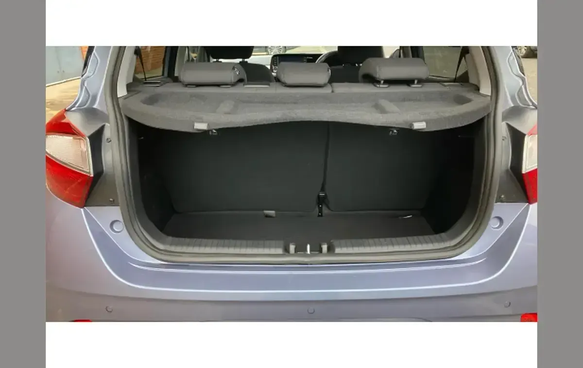 Used Hyundai i10 Premium 62 HP (45 kW) 2024 Blue Hatchback