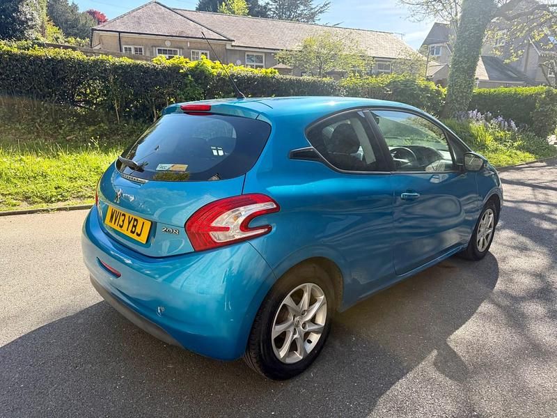 Usado Peugeot 208 Active 82 HP (60 kW) 2013 Azul Citadino