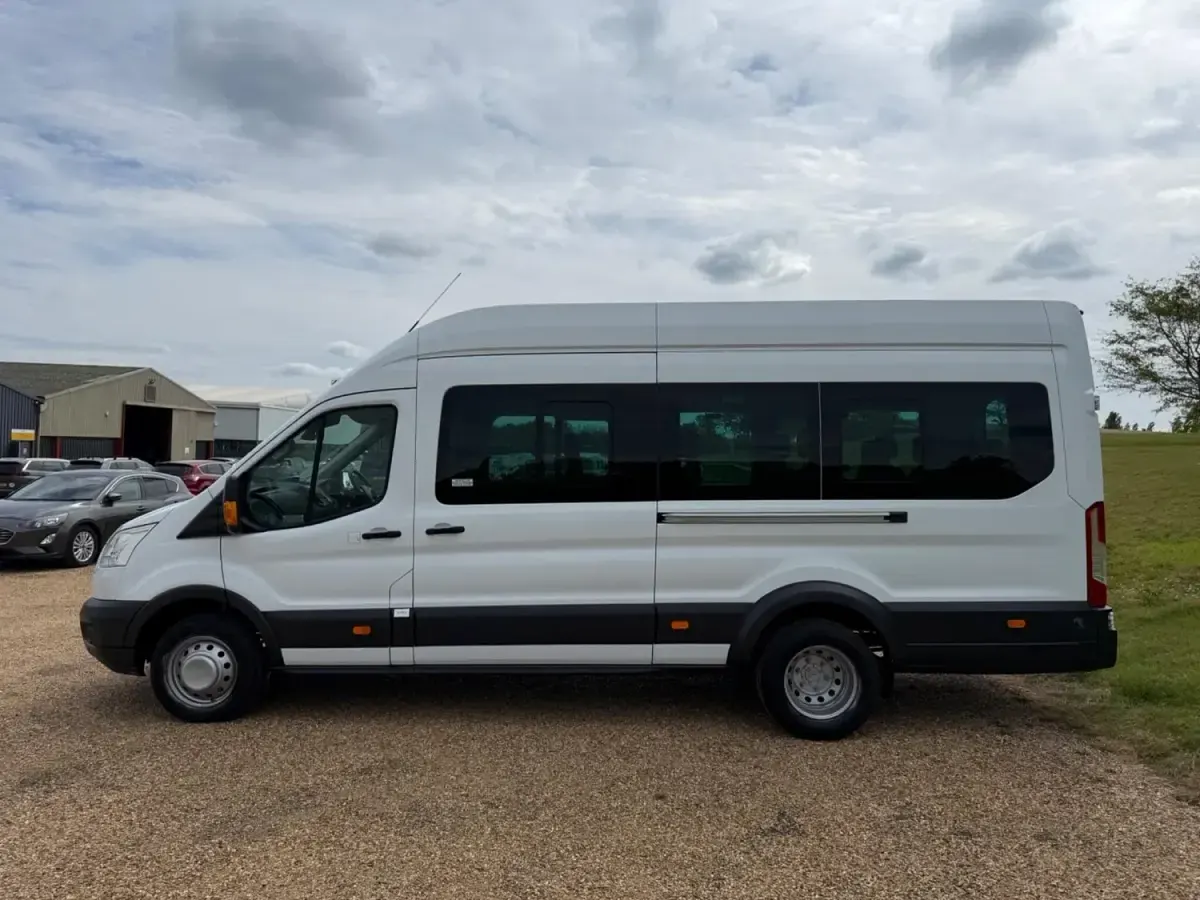 Usado Ford Transit Trend 155 HP (114 kW) 2016 Branco Sedan