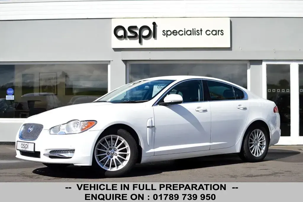 Second-hand Jaguar XF Luxury 238 CP (175 kW) 2010 Alb Berlinǎ