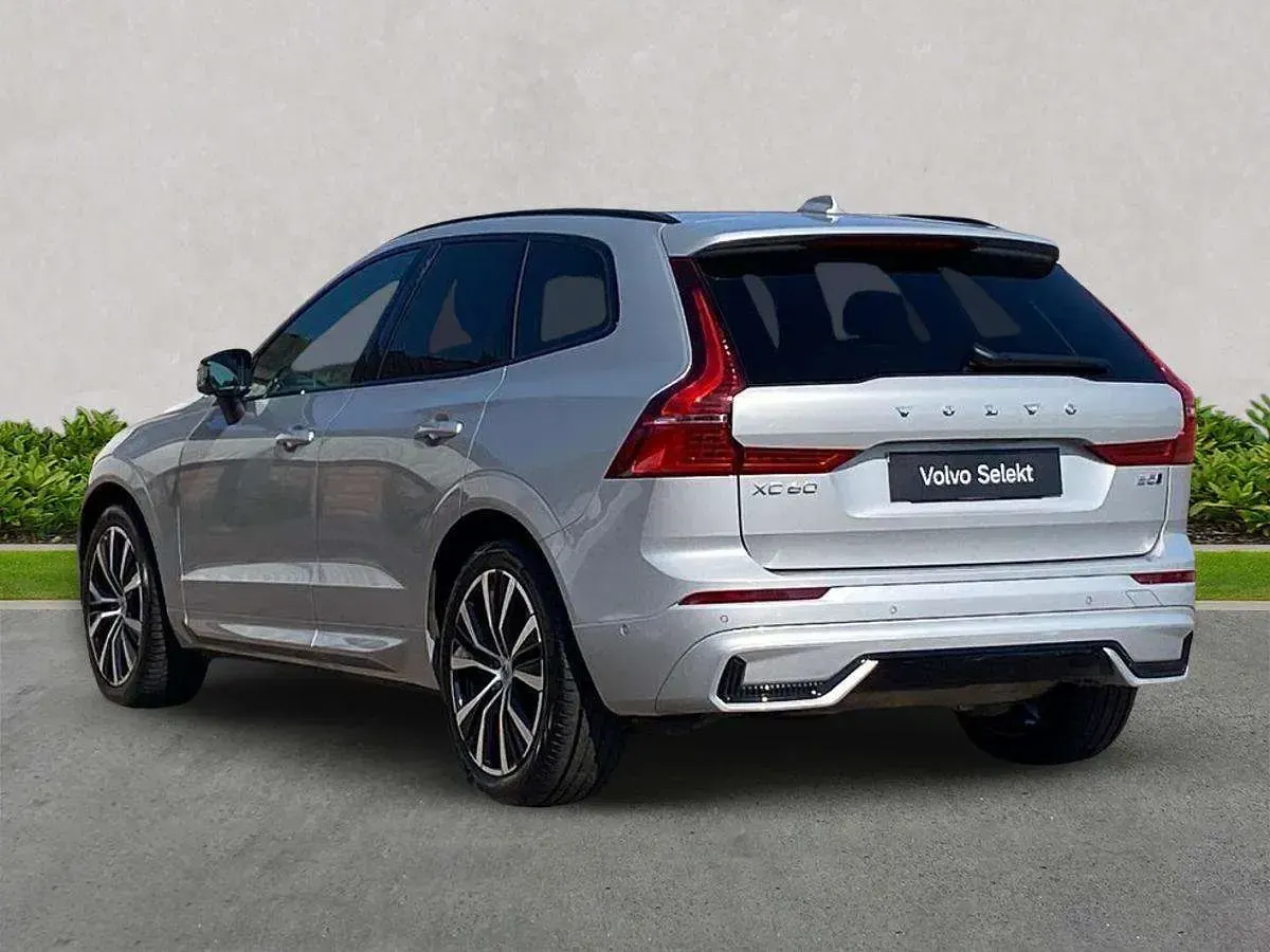 Used Volvo XC60 Ultra 250 HP (183 kW) 2025 Silver SUV