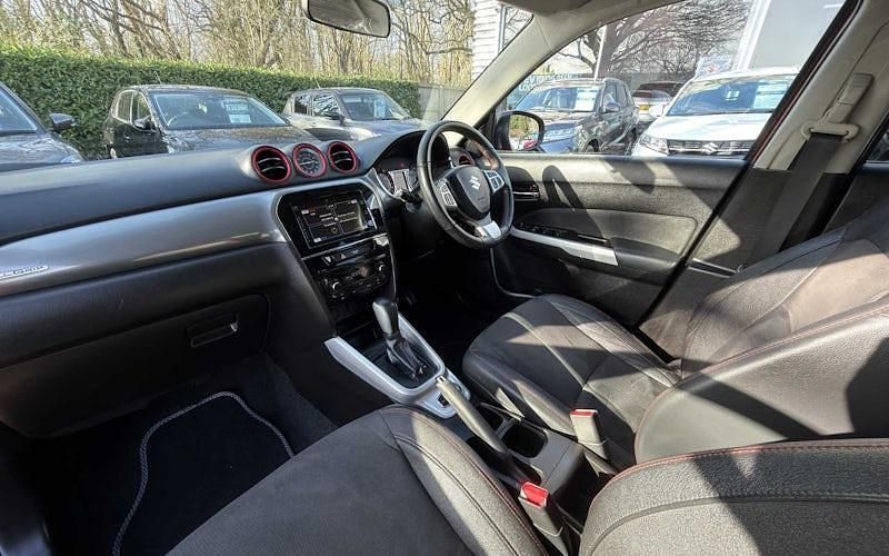 Used Suzuki Vitara 140 HP (102 kW) 2018 Red & black SUV