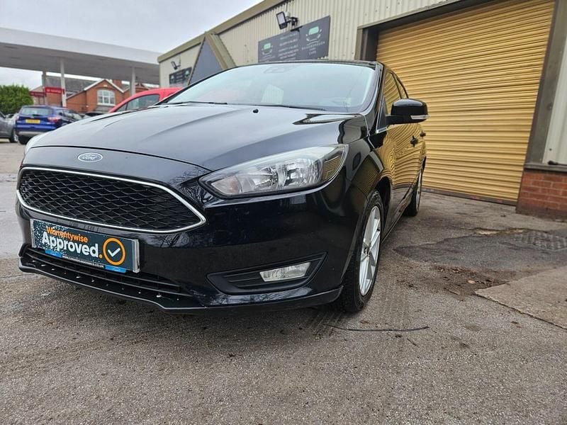 Used Ford Focus Zetec 120 HP (88 kW) 2015 Black Hatchback