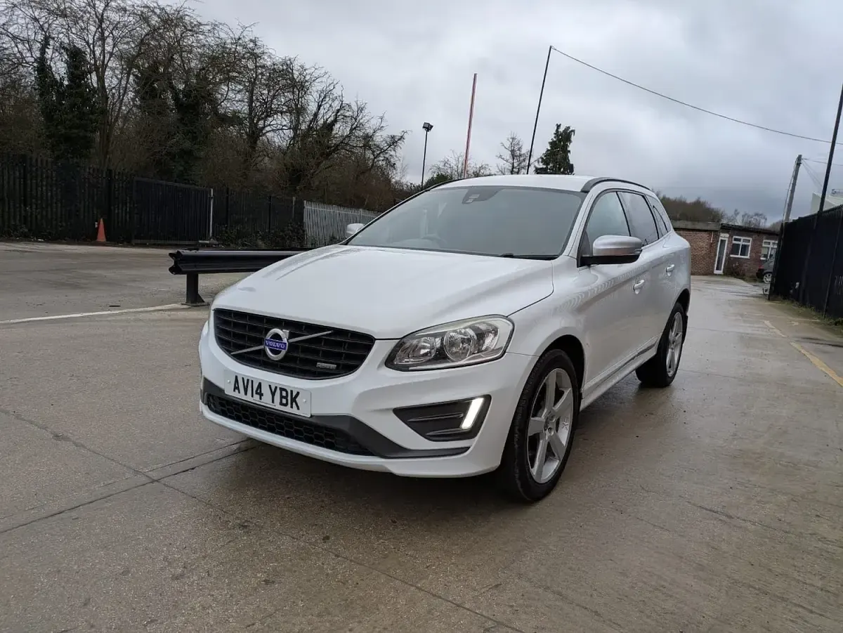Used Volvo XC60 R-Design 178 HP (130 kW) 2014 White SUV