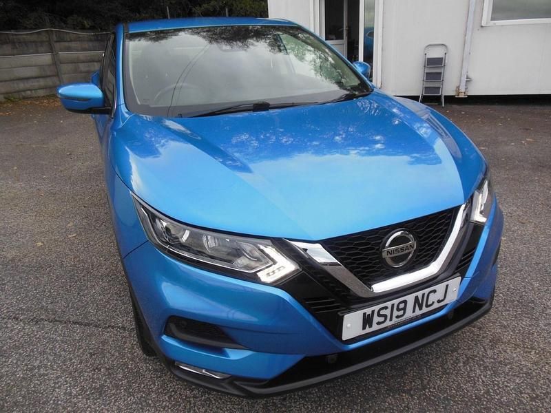 Blue Used 2019 Nissan Qashqai Acenta Premium SUV | £11,750 (Super price) - Image 1/4