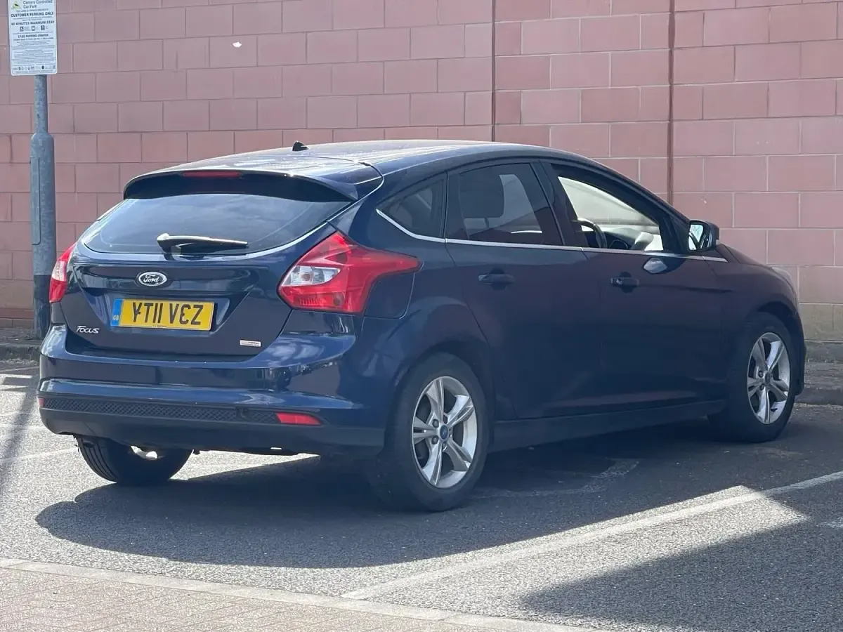 Used Ford Focus Zetec 2011 Blue Hatchback