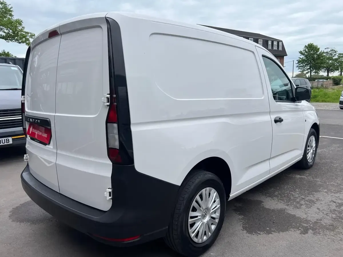 Usado VW Caddy 102 CV (75 kW) 2022 Blanco Monovolumen