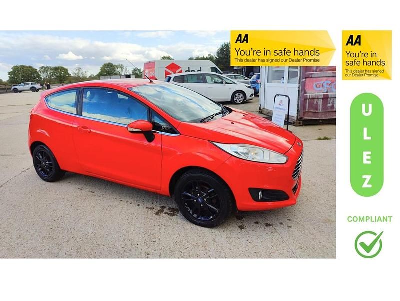 Red Used 2014 Ford Fiesta Zetec Hatchback | £2,799 (Good price) - Image 1/4
