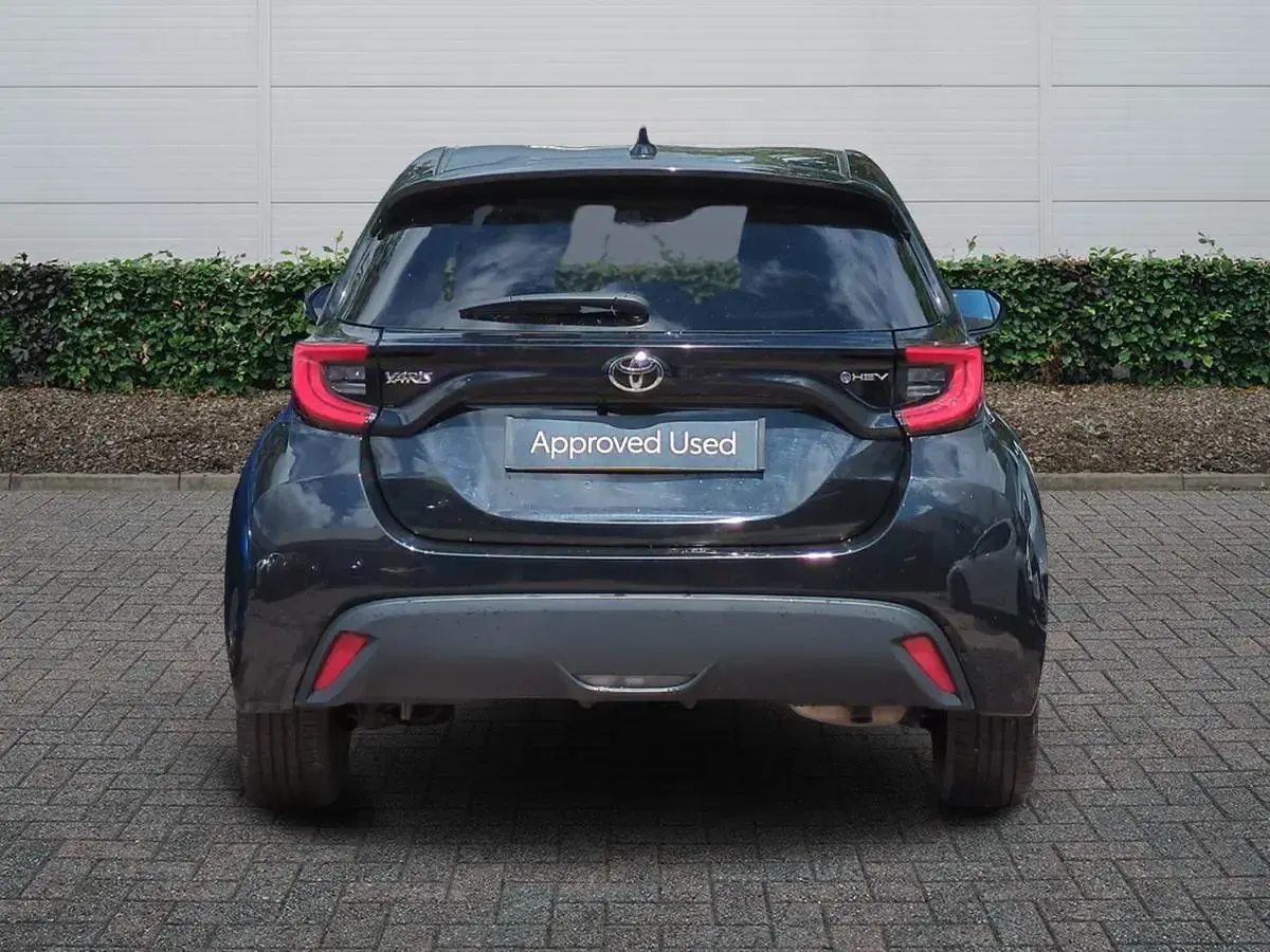 Used Toyota Yaris Design 116 HP (85 kW) 2024 Eclipse black Hatchback
