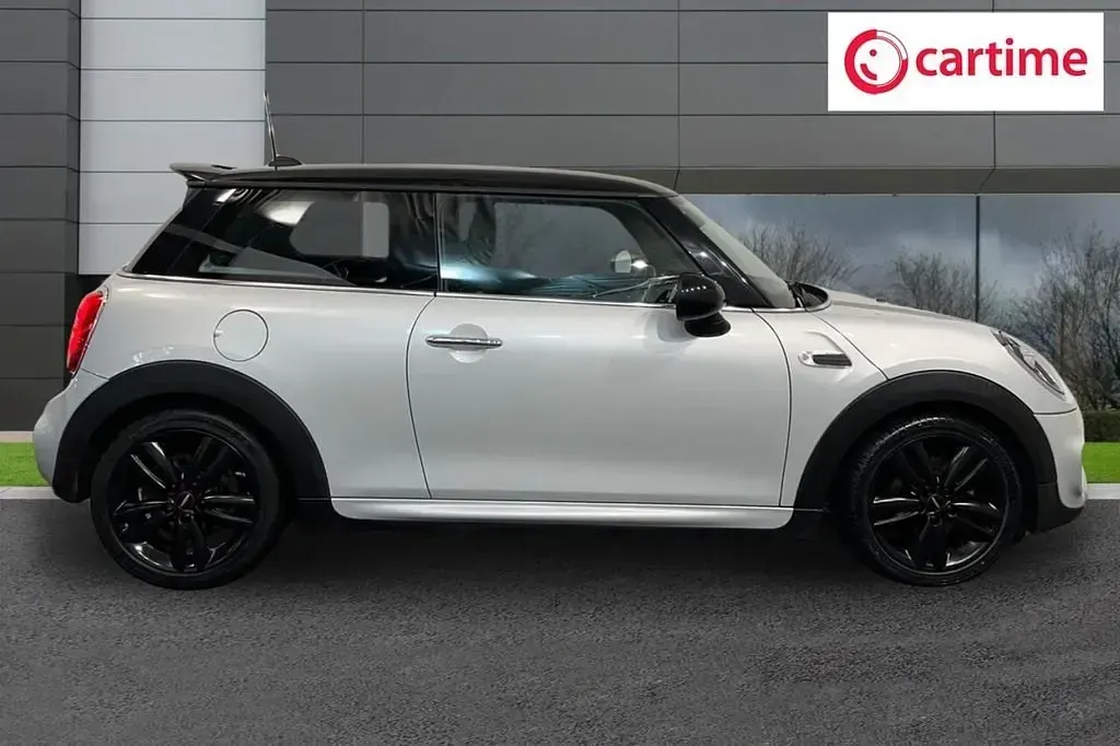 Usado Mini Cooper Hatch 136 HP (100 kW) 2019 Prateado Citadino
