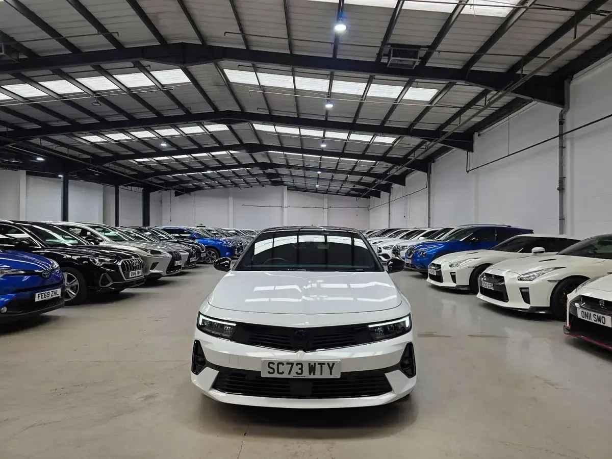 Used Vauxhall Astra S 130 HP (95 kW) 2024 White Hatchback
