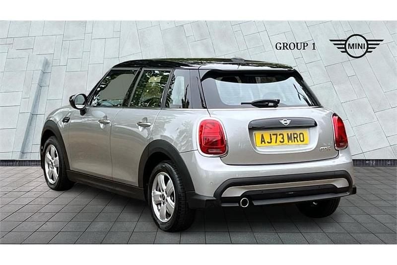 Begagnad Mini Cooper Classic 136 HK (100 kW) 2023 Silver Halvkombi
