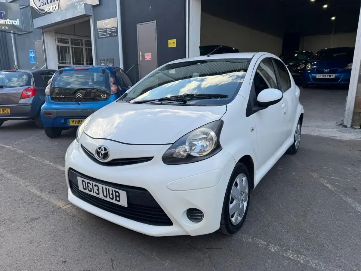 Begagnad Toyota Aygo 2013 Vit Halvkombi