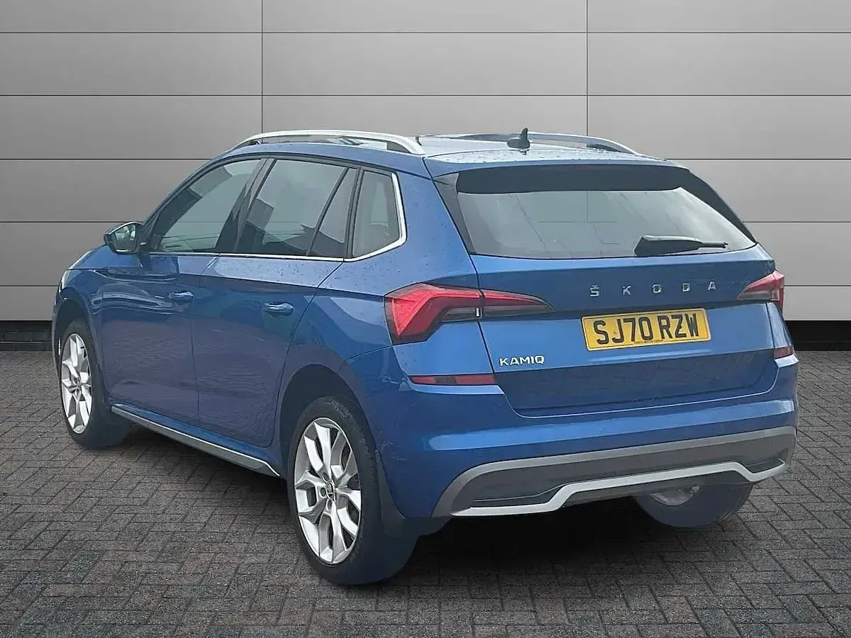 Used Skoda Kamiq SE L 110 HP (80 kW) 2020 Race blue metallic SUV