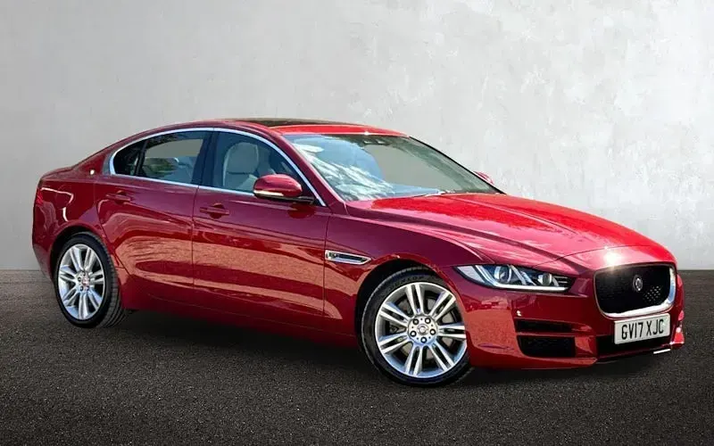 Used Jaguar XE Ingenium 200 HP (147 kW) 2017 Sedan