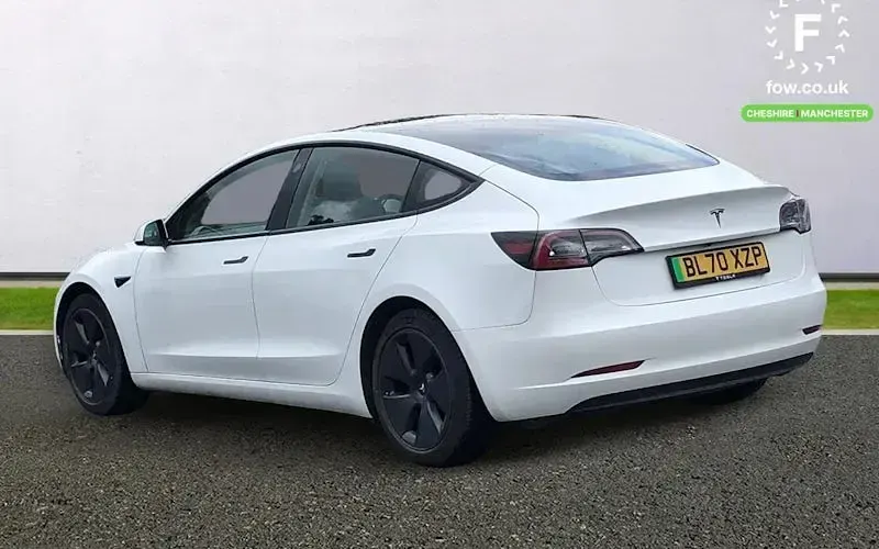 Used Tesla Model 3 Standard Range 239 kW (325 HP) 2020 White Sedan