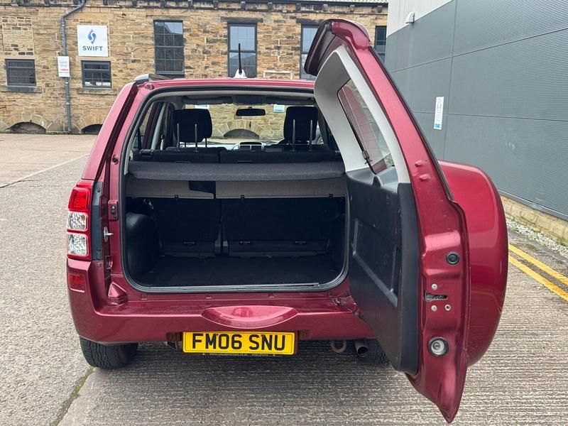Used Suzuki Grand Vitara 140 HP (102 kW) 2006 Red SUV
