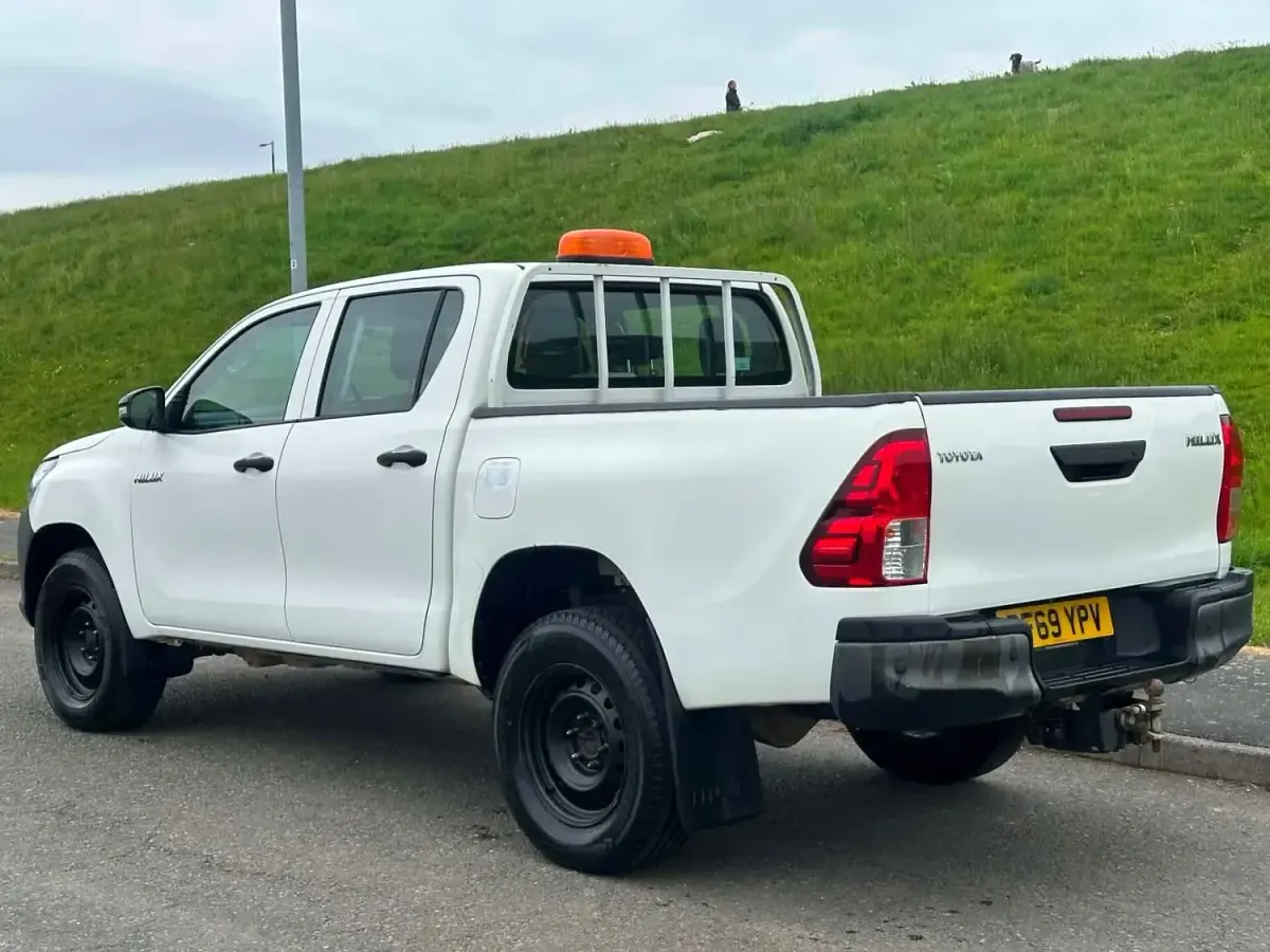 Gebraucht Toyota HiLux Active 150 PS (110 kW) 2019 Weiß Pickup