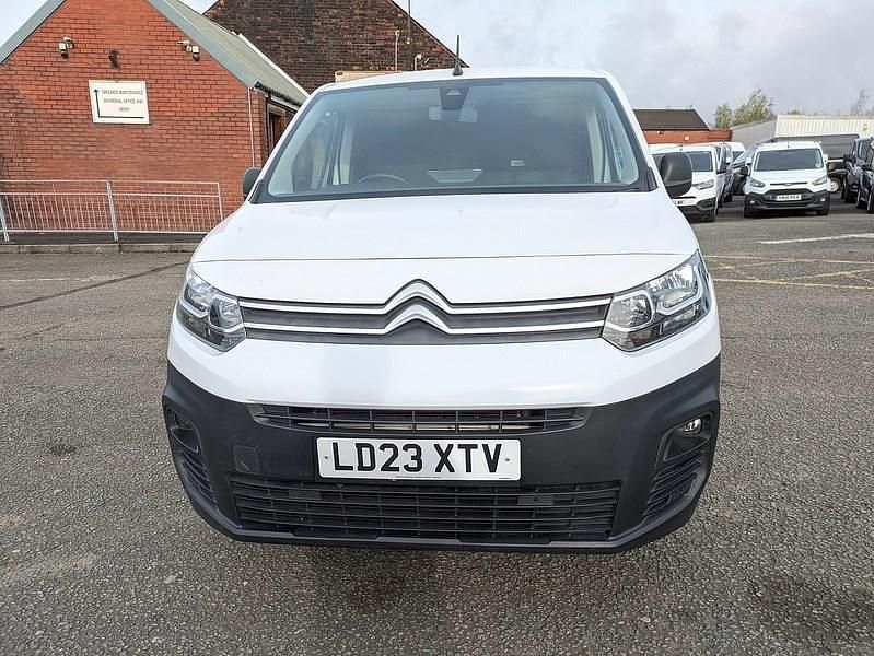 Used Citroën Berlingo 130 HP (95 kW) 2023 White MPV