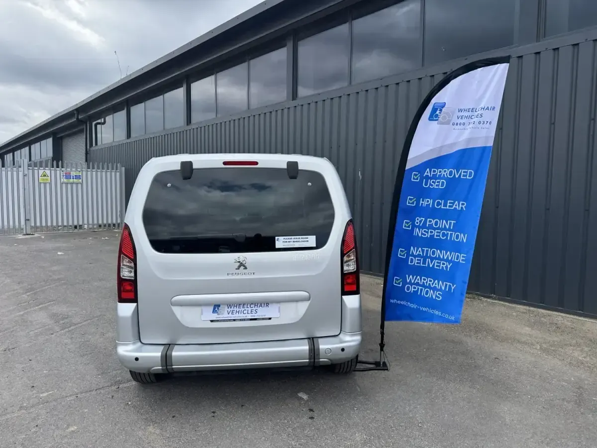 Gebraucht Peugeot TePee Allure 2016 Silber Van / Kleinbus