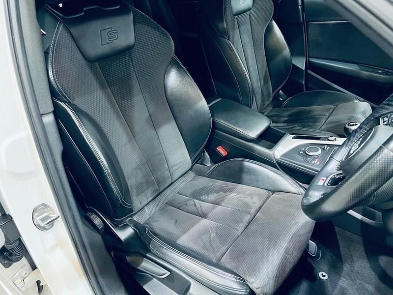 Used Audi A4 S-Line 150 HP (110 kW) 2019 White Estate