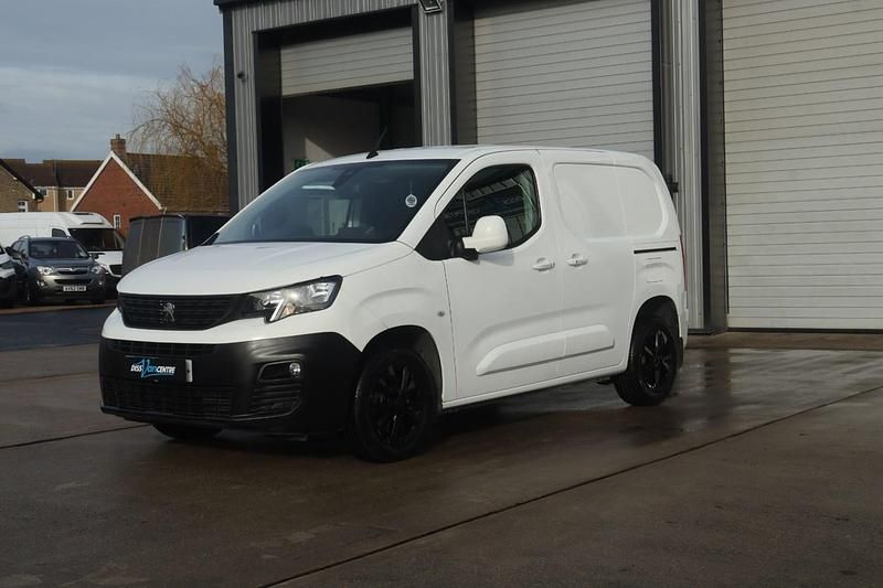 Used Peugeot Partner 110 HP (80 kW) 2020 White MPV