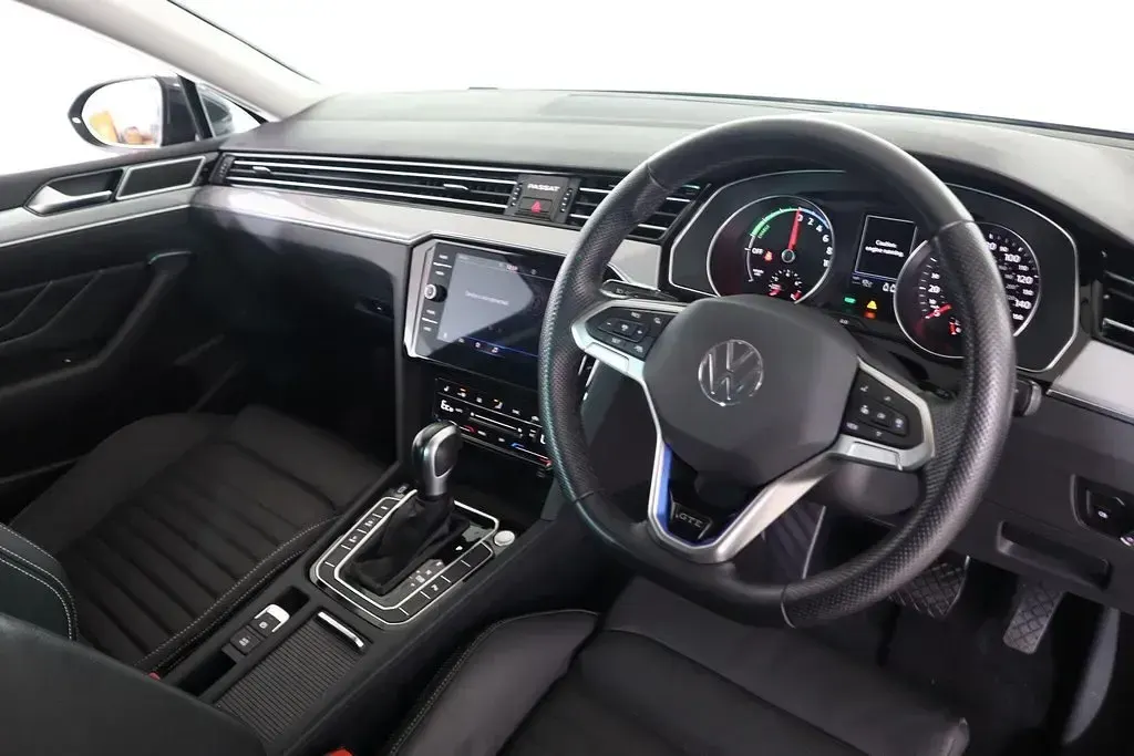Used VW Passat GTE 218 HP (160 kW) 2022 Grey Estate