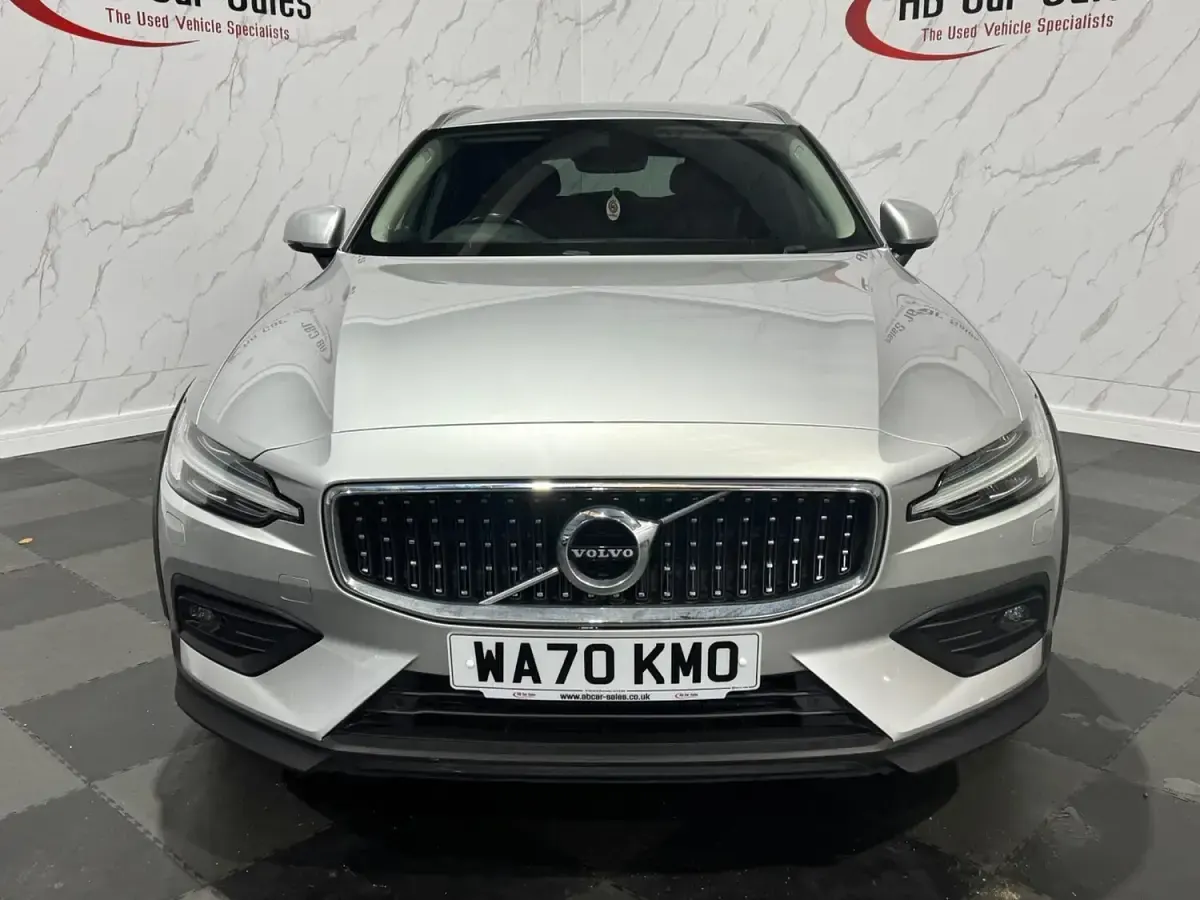 Used Volvo V60 CC Plus 190 HP (139 kW) 2020 Silver Estate