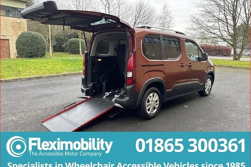 Bronze Used 2019 Peugeot Rifter Allure MPV | £14,250 (A bit pricey) - Image 1/1