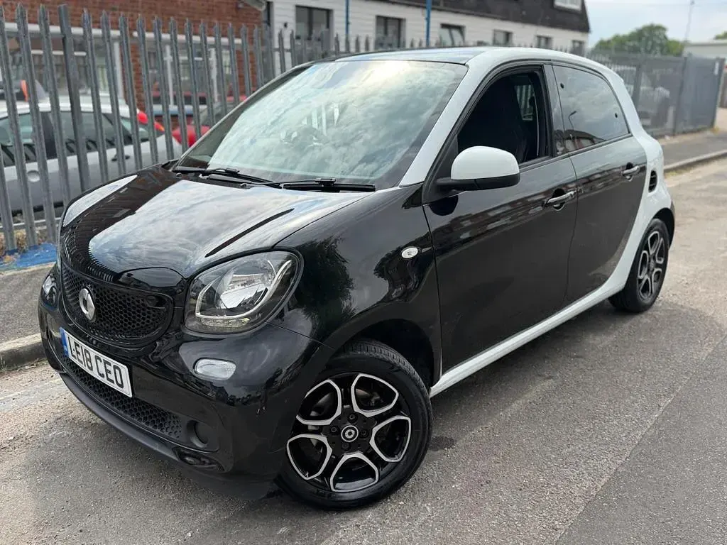 Used Smart ForFour Premium 2018 White Hatchback