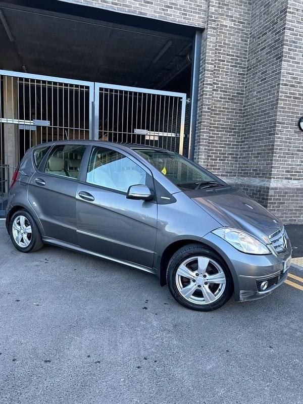 Used Mercedes A160 Avantgarde 95 HP (69 kW) 2011 Grey Hatchback