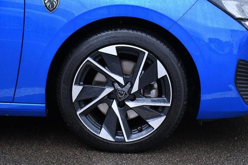 Used Peugeot 308 Allure Premium 129 HP (94 kW) 2022 Blue Hatchback