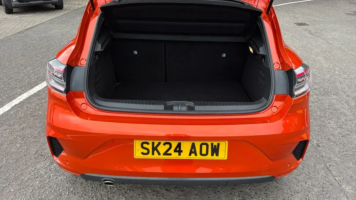 Used Renault Clio Techno 90 HP (66 kW) 2024 Orange Hatchback