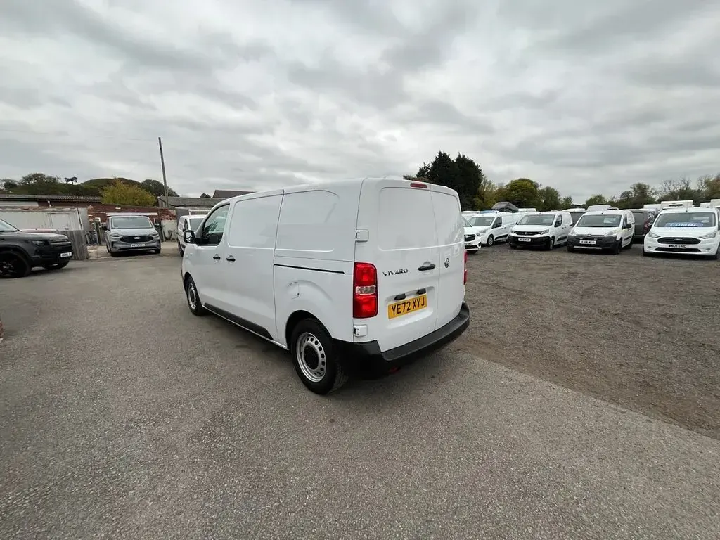 Usado Vauxhall Vivaro S 100 HP (73 kW) 2022 Branco Monovolume