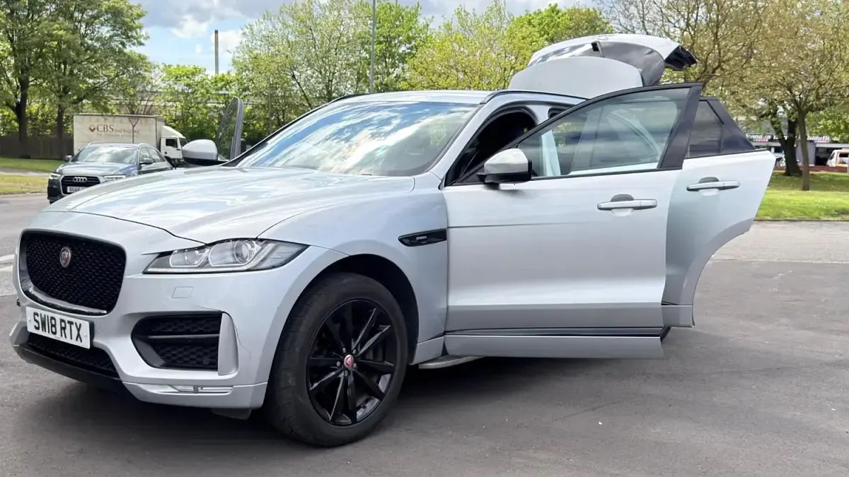 Second-hand Jaguar F-Pace R-Sport 180 CP (132 kW) 2018 Argintiu SUV