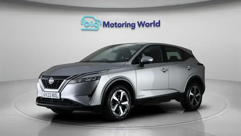 Gebraucht Nissan Qashqai Acenta Premium 190 PS (139 kW) 2023 Silber SUV
