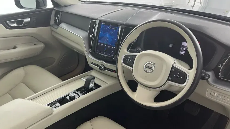 Used Volvo XC60 Inscription 249 HP (183 kW) 2022 Black SUV
