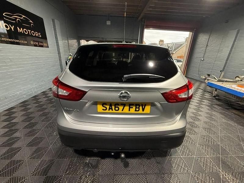 Used Nissan Qashqai S 130 HP (95 kW) 2017 Silver SUV