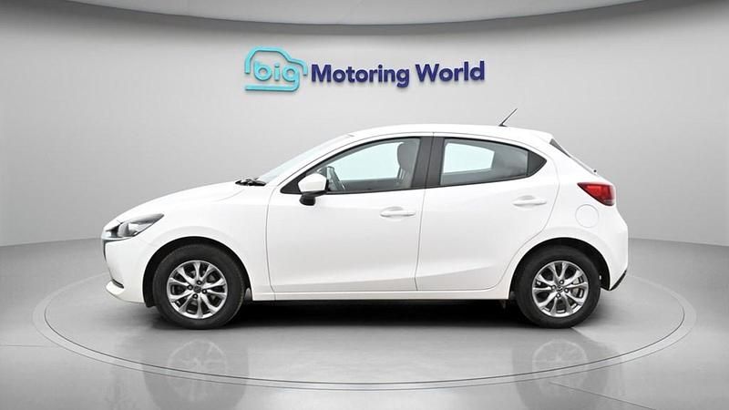 Used Mazda 2 90 HP (66 kW) 2023 White Hatchback