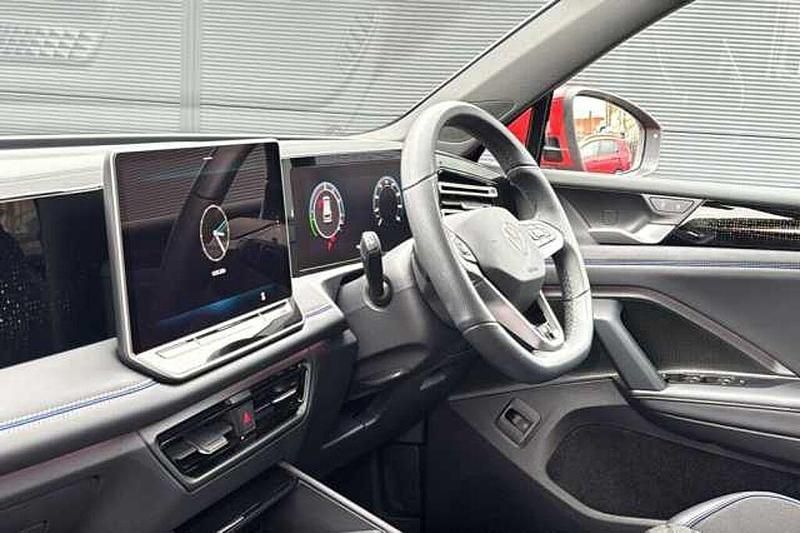 Used VW Tiguan R-line 272 HP (200 kW) 2025 Red SUV