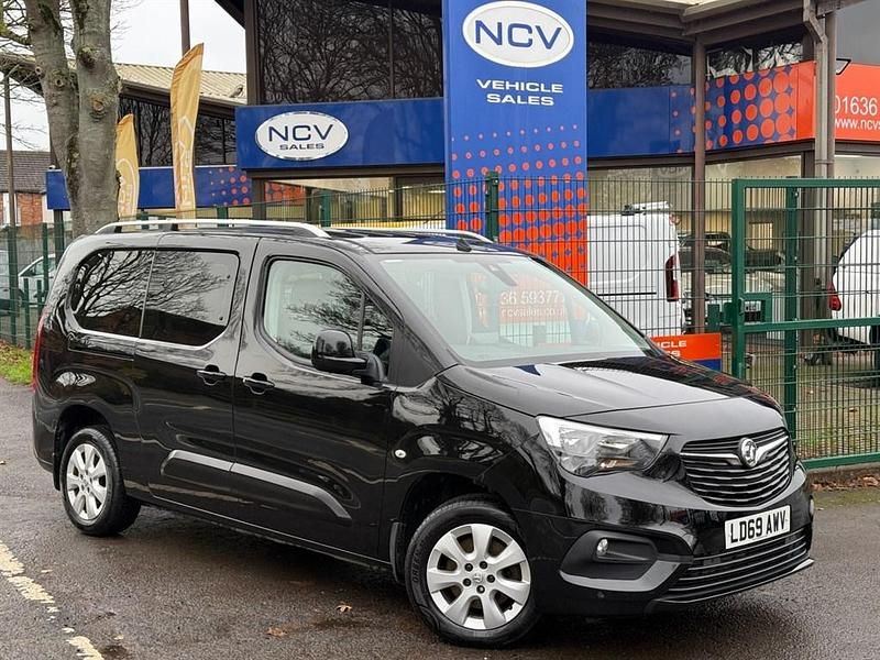 Black Used 2019 Vauxhall Combo S MPV | £10,990 (Fair price) - Image 1/4