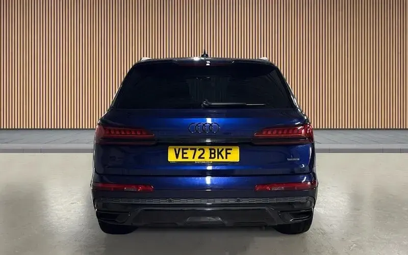 Used Audi Q7 Comfort 286 HP (210 kW) 2023 Blue SUV