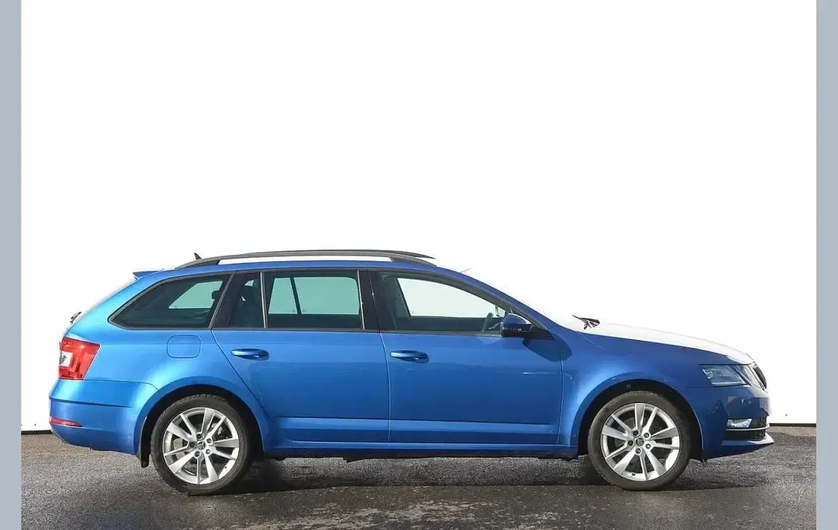 Used Skoda Octavia SE L 147 HP (108 kW) 2019 Race blue metallic Estate