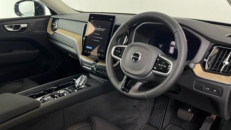 New Volvo XC60 Plus 2026 Silver SUV